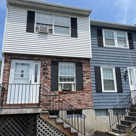 Image 1 - 90 Roper # A, Lowell MA 01852 - Townhouse for sale