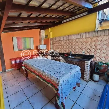 Buy this 5 bed house on Rua Johen Carneiro in Lídice, Uberlândia - MG