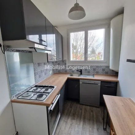 Rent this 3 bed apartment on 24 Avenue du Château in 94170 Le Perreux-sur-Marne, France