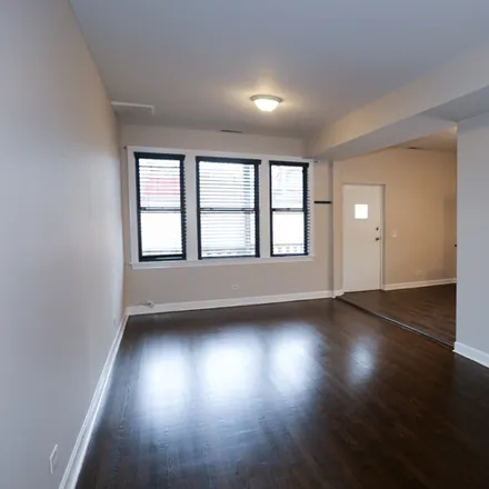 Image 2 - 4655 N Lincoln Ave, Unit 4655-2 - Apartment for rent