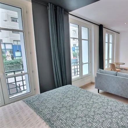 Image 2 - 9 Rue Forest, 75018 Paris, France - Apartment for rent