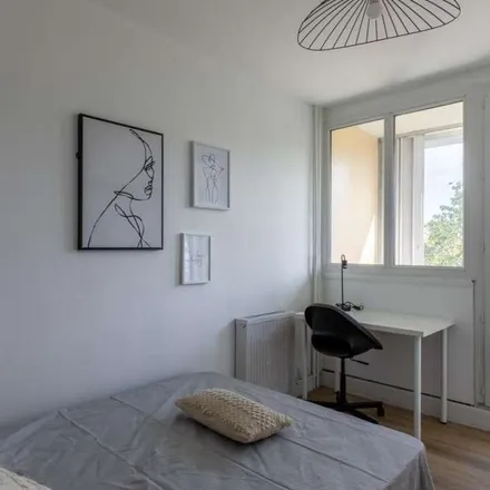 Rent this 4 bed apartment on 1 Rue Voltaire in 69310 Pierre-Bénite, France
