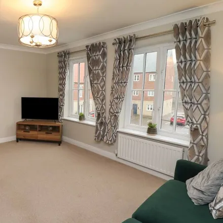 Image 9 - Whitby, YO22 4FB, United Kingdom - Townhouse for rent