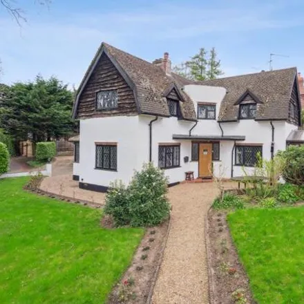Buy this 5 bed house on Chiltern Hill in Chalfont St Peter, Sl9