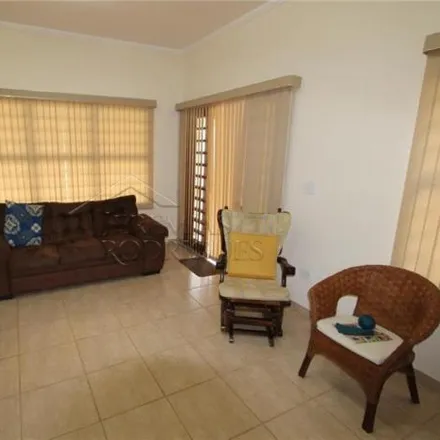 Buy this 2 bed house on Rua dos Andradas in Centro, Pindamonhangaba - SP