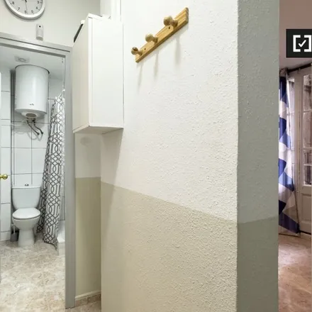 Rent this 3 bed room on Carrer del Comerç in 38, 08003 Barcelona