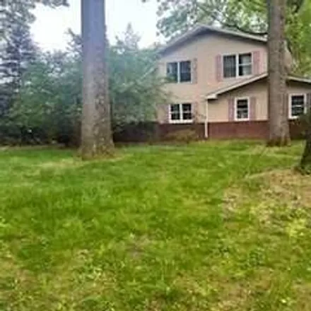 Rent this 4 bed house on 992 Ridge Court in New Milford, NJ 07646