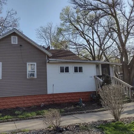 Buy this 2 bed house on 732 East Hickory Street in Kankakee, IL 60901