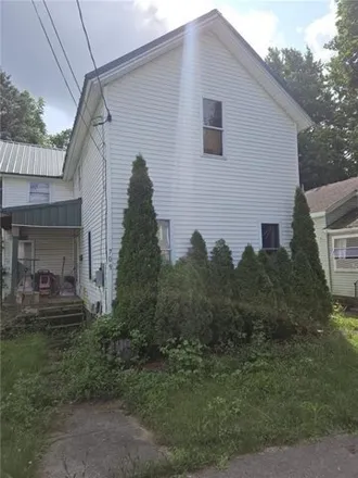 Buy this 4 bed house on 709 Gwinn Street in Village of Medina, NY 14103