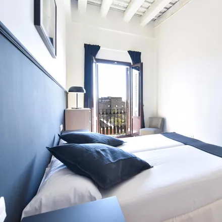 Rent this 2 bed apartment on Pla de Palau in 19, 08001 Barcelona