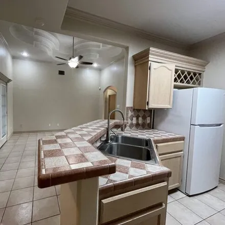 Image 9 - 8963 Snow Fall Drive, Laredo, TX 78045, USA - House for rent