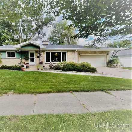 Buy this 4 bed house on 3208 17th Street in Menominee, MI 49858