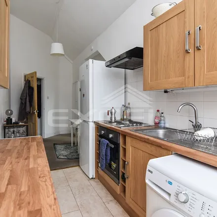 Image 3 - 1 Hemstal Road, London, NW6 2AB, United Kingdom - Apartment for rent