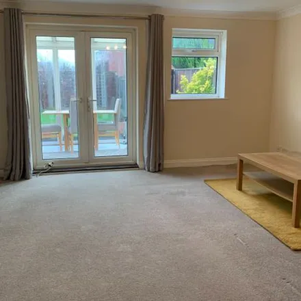 Rent this 3 bed apartment on Poundland in Totton Precinct, Eling
