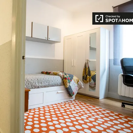 Rent this 3 bed room on Campa Escuelas Uribarri / Uribarriko eskolen landa in 5, 48007 Bilbao