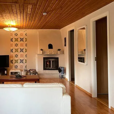 Rent this 2 bed house on 546 72 Mölltorp