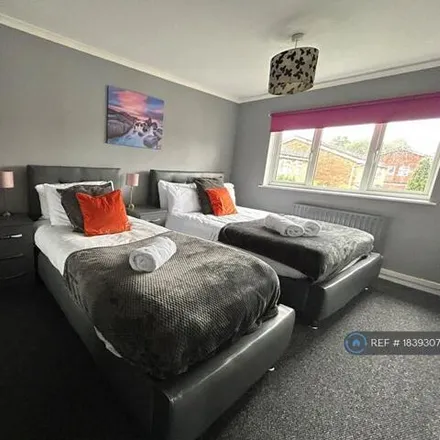 Rent this 2 bed room on Warren Close in Tipton, DY4 9PG