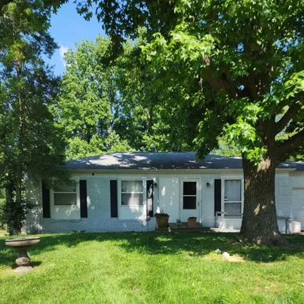 Buy this 3 bed house on 165 North Lark Lane in Carbondale, IL 62901