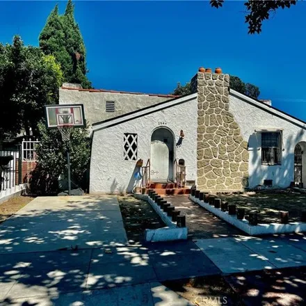 Buy this 3 bed house on 2552 Fashion Avenue in Long Beach, CA 90810