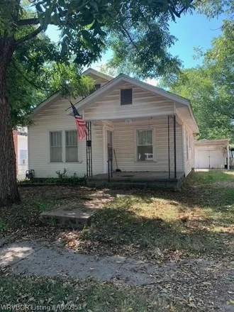 Buy this 3 bed house on 701 North 34th Street in Fort Smith, AR 72903