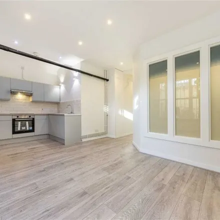 Image 5 - 44 Gloucester Gardens, London, W2 6BN, United Kingdom - Apartment for rent