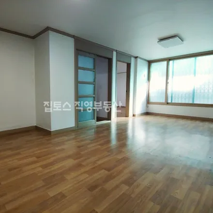 Rent this 3 bed apartment on 서울특별시 도봉구 쌍문동 123-31