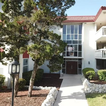 Buy this 1 bed condo on 2615 Seville Boulevard in Clearwater, FL 33764