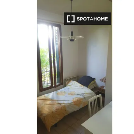 Rent this 9 bed room on 21 Allée Verne in 92170 Vanves, France