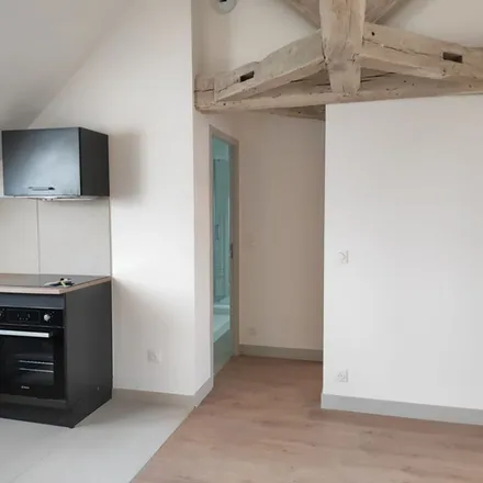 Rent this 3 bed apartment on 3 Rond-Point de la Victoire in 91150 Étampes, France