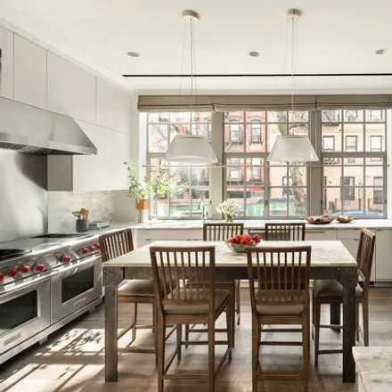 Image 5 - 163 East 82nd Street, New York, NY 10028, USA - Townhouse for sale