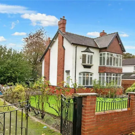 Rent this 3 bed house on Reinwood Avenue in Leeds, LS8 3DP