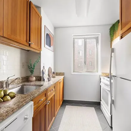 Image 3 - 1 Stuyvesant Oval, New York, NY 10009, USA - Apartment for rent