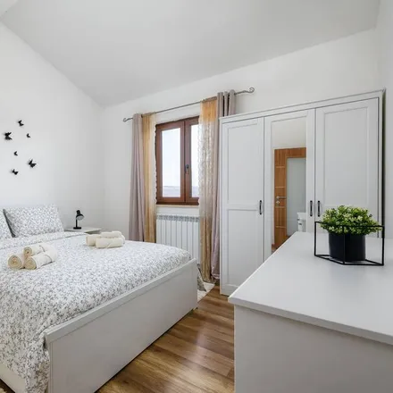 Rent this 4 bed house on 52474 Nova Vas - Villanova