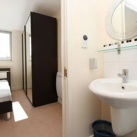 Image 9 - Aspen Way, London, E14 9QS, United Kingdom - Apartment for rent