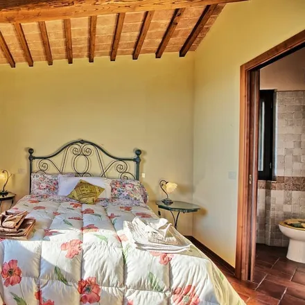 Rent this 6 bed house on Chiesa di San Biagio in Via di Pieve Vecchia, 52046 Lucignano AR