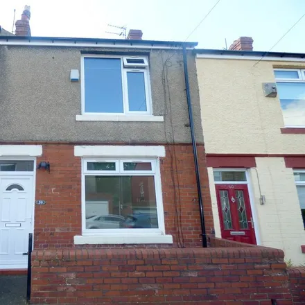 Rent this 2 bed townhouse on Nursery Lane in Gateshead, NE10 9UD