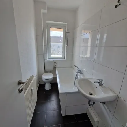 Rent this 5 bed apartment on Luxemburgstraße 32 in 39114 Magdeburg, Germany