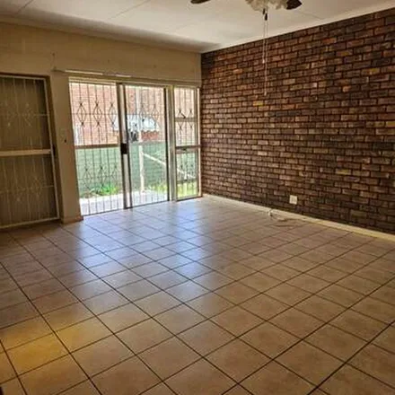 Image 5 - Tarentaal Avenue, Tshwane Ward 2, Pretoria, 0155, South Africa - Apartment for rent