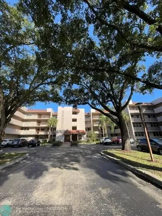 Rent this 3 bed condo on 1823 Sable Palm Drive in Pine Island Ridge, Davie