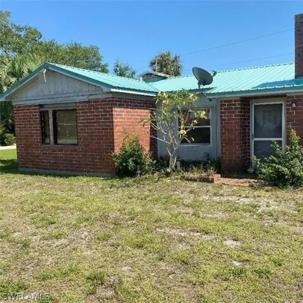 Image 2 - 1434 Coconut Drive, Fort Myers, FL 33901, USA - House for sale