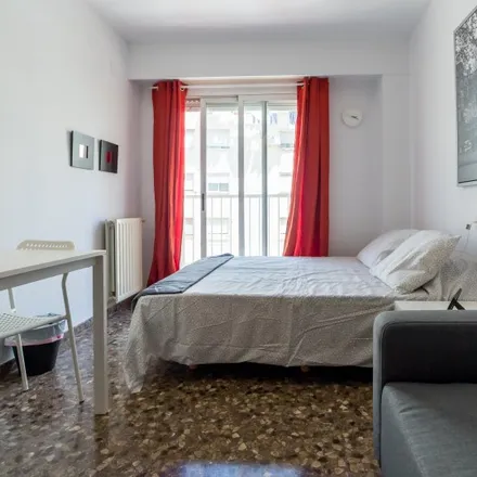 Rent this 5 bed room on Avinguda de França in 1, 46023 Valencia