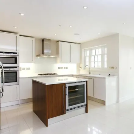 Rent this 5 bed house on Southwood Avenue in London, KT2 7HD