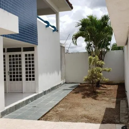 Buy this 5 bed house on Rua Íris in Maurício de Nassau, Caruaru - PE