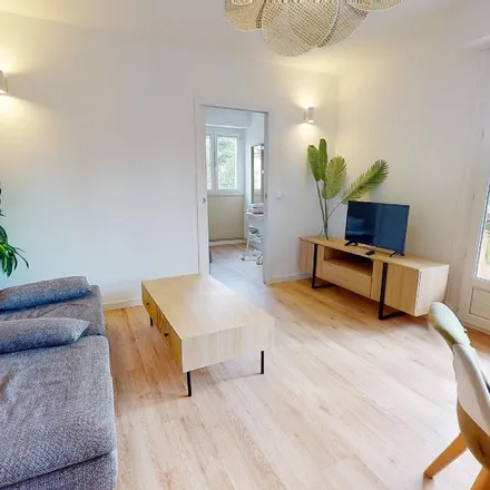 Rent this 3 bed apartment on 87 Avenue de Palavas in 34064 Montpellier, France