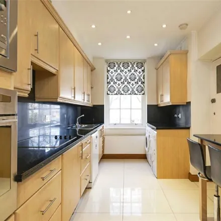 Image 1 - Eyre Court, 3-21 Finchley Road, London, NW8 6DP, United Kingdom - Apartment for rent