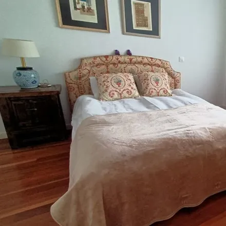 Rent this 5 bed room on Calle de Inocencio Fernández in 57, 28035 Madrid