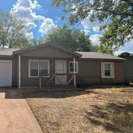 Rent this 2 bed house on 1909 Bel Air Drive in Abilene, TX 79603