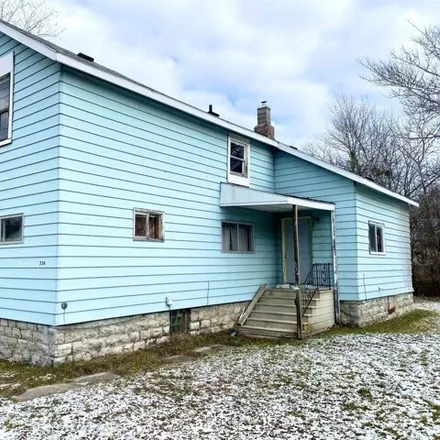 Buy this studio house on 346 Hattie Street in Marinette, WI 54143