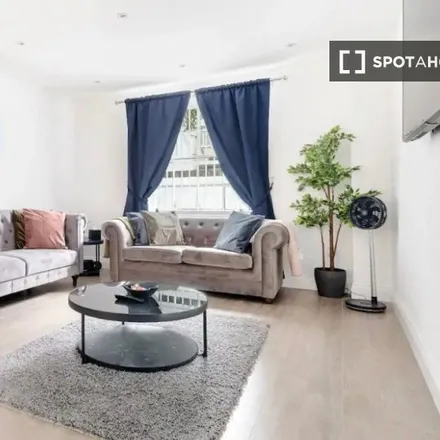 Rent this 4 bed apartment on The Hub in 8 Fairhazel Gardens, London