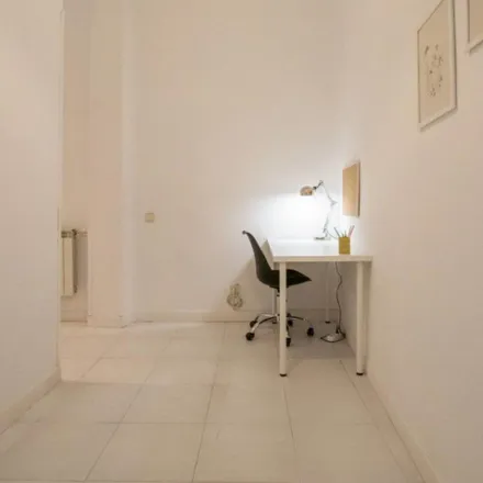 Rent this 11 bed room on Calle de Fuencarral in 36, 28004 Madrid